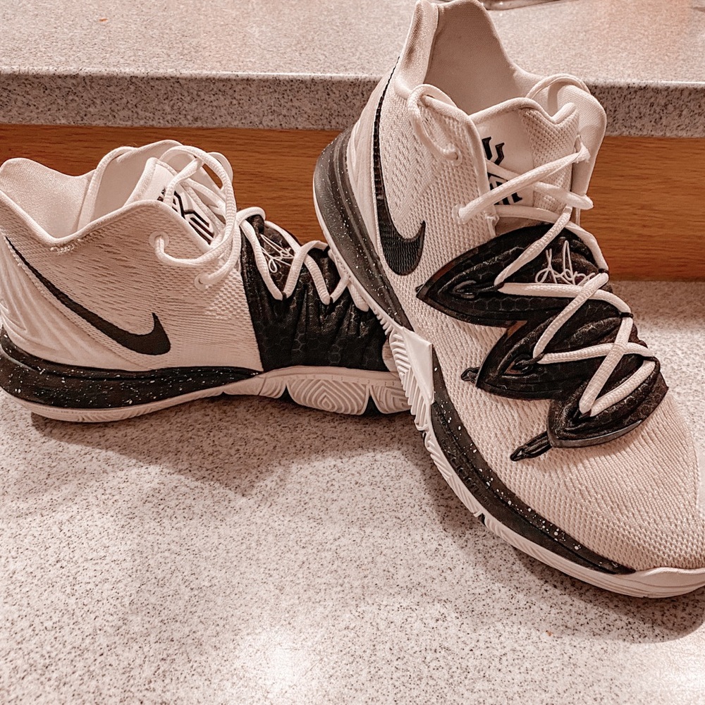 Nike Kyrie 5 Oreos